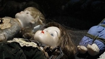 VIDEO: Boneka-boneka Terkutuk Dipamerkan di London Jelang Halloween