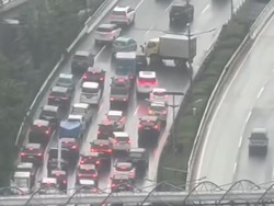 Truk Boks Mogok Melintang di Tol Dalkot, Lalin Sempat Tersendat