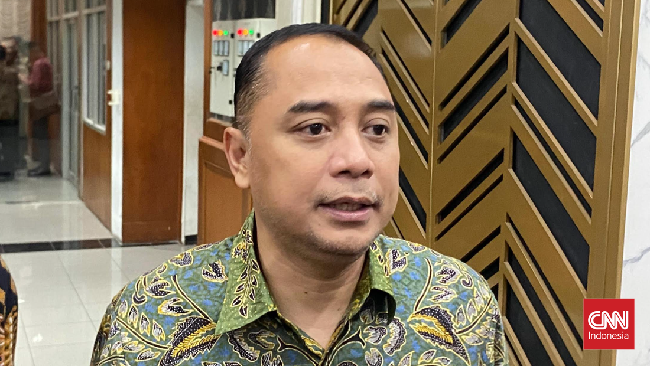 Warga Surabaya Dirikan Tenda Hajatan di Jalan Bakal Didenda Rp50 Juta Pemerintah Kota Surabaya akan menjatuhkan sanksi tegas berupa denda hingga Rp50 juta bagi warga yang nekat mendirikan tenda hajatan di jalan umum tanpa izin.