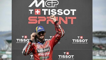 Sorotan Dunia Olahraga CNN Sport : FOTO: Senyum Cerah Pecco Bagnaia di Sepang