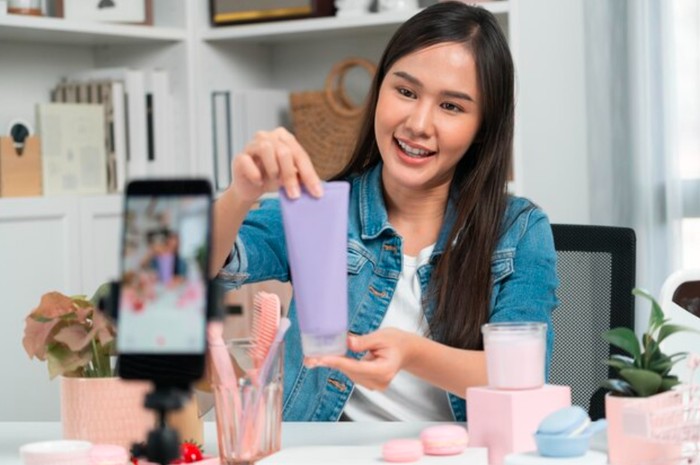 Bangun personal branding diri. Mulailah dari cara berpikir, berpakaian, berkomunikasi, dan berperilaku./Foto: freepik.com/Frolopiaton Palm