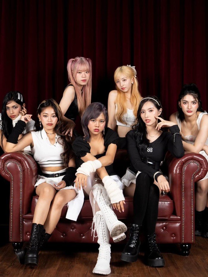 Nama NWH:I ternyata punya arti menarik, yaitu “New World High-Teen Idol.” Sesuai namanya, grup ini mengusung konsep high-teen yang ceria dan youthful, dikombinasikan dengan gaya Y2K yang sedang tren di kalangan remaja dunia.