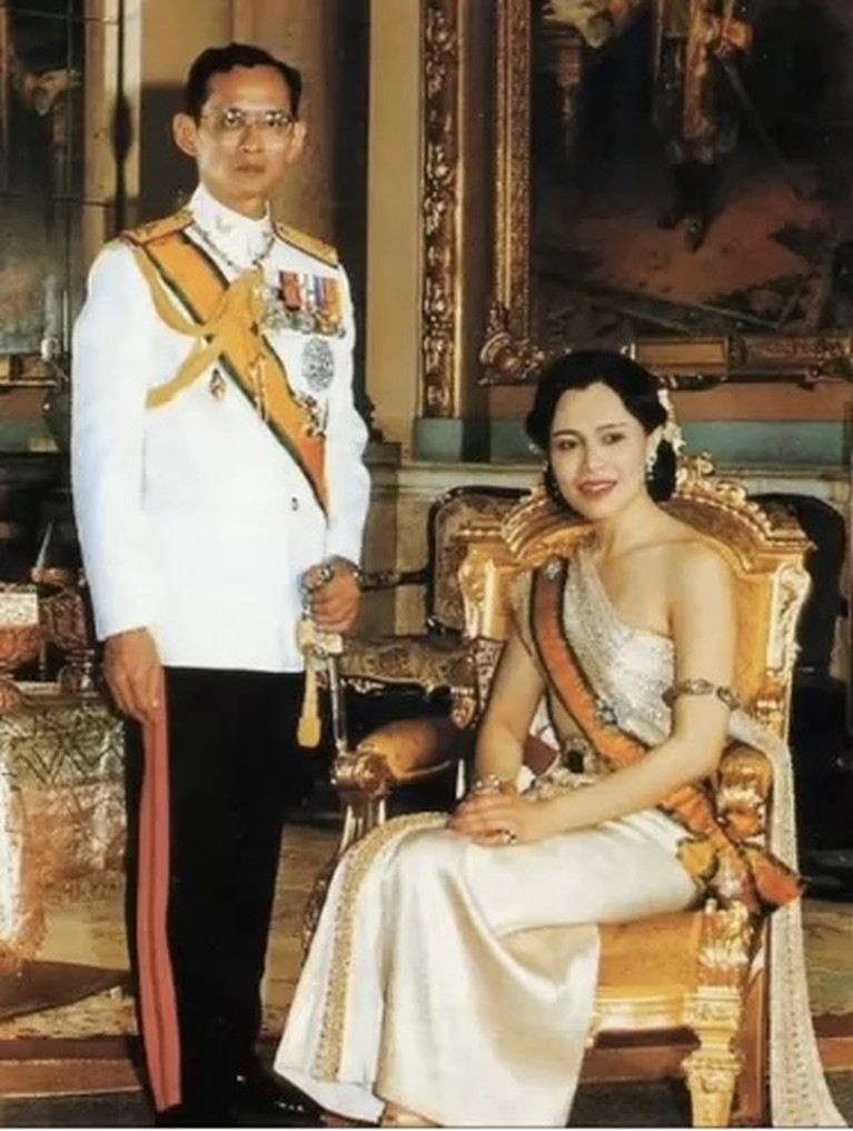 Ibu Suri Sirikit Foto Masa Muda Ibu Suri Sirikit