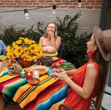 Si Paling Ekspresif, 4 Zodiak yang Suka Curhat saat Lagi Hangout