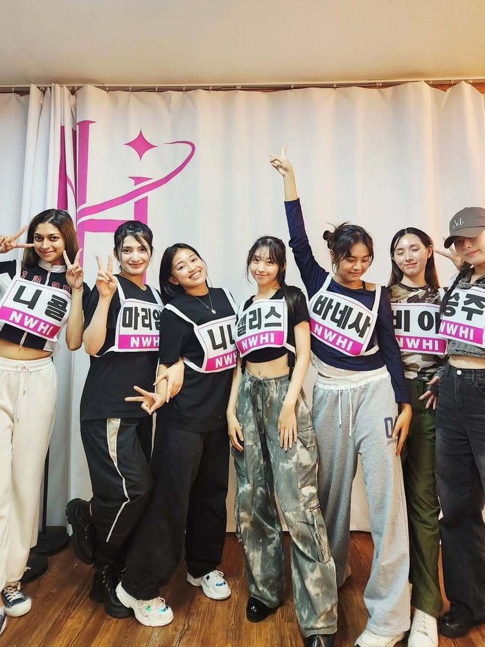 Perjalanan NWH:I menuju final lineup yang kita lihat sekarang ternyata nggak mulus. Awalnya, grup ini memiliki delapan kandidat yang diperkenalkan ke publik, berasal dari berbagai negara.