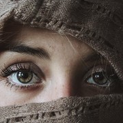 7 Cara Alami Mengatasi Kantung Mata Hitam yang Sering Bikin Nggak Percaya Diri