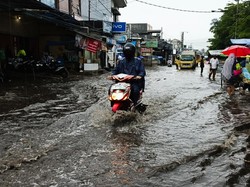 Jengah Warga Lembang Diterpa Banjir Berulang Tiap Hujan Datang Jengah Warga Lembang Diterpa Banjir Berulang Tiap Hujan Datang