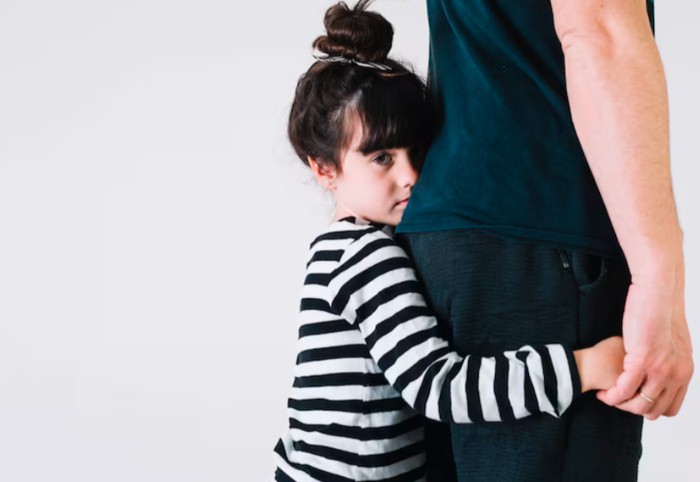 Mengenal parental alienation syndrome. Kondisi di mana anak secara emosional dipengaruhi oleh salah satu orang tuanya untuk menolak atau menjauh dari orang tua lainnya/Foto: freepik.com/freepik