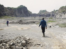 Ribuan Warga Terdampak Tambang di Bogor Terima Kompensasi