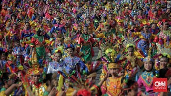 FOTO: Nandak Ondel-Ondel Betawi Cetak Rekor MURI