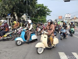 Motoran Klasik Warnai Peringatan Hari Santri ke-10 di Sidoarjo Motoran Klasik Warnai Peringatan Hari Santri ke-10 di Sidoarjo