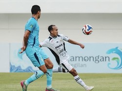 PSS Sleman Takluk 1-2 di Kandang Persela Lamongan PSS Sleman Takluk 1-2 di Kandang Persela Lamongan
