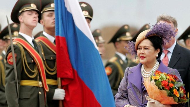 Ada Etika Melancong ke Thailand Saat Masa Berkabung Ratu Sirikit Wafat Thailand berkabung atas wafatnya Ratu Sirikit. Wisatawan diimbau menjaga etika dan berpakaian sopan selama masa berkabung nasional.