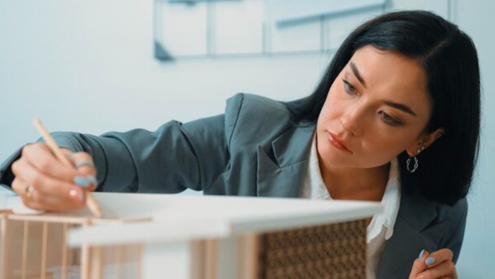 Mengenal risk taker. Mereka yang berani melangkah ke zona tidak nyaman demi mencapai tujuan./Foto: freepik.com/Frolopiaton Palm