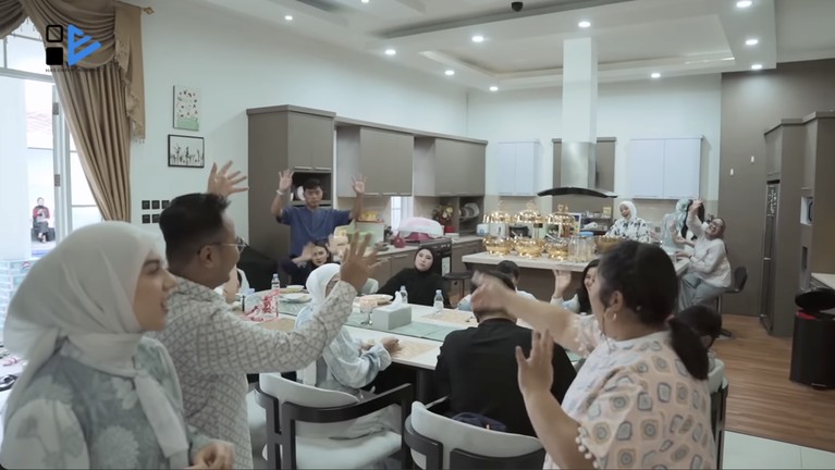 Rumah Irish Bella dan Haldy Sabri Rumah Irish Bella dan Haldy Sabri