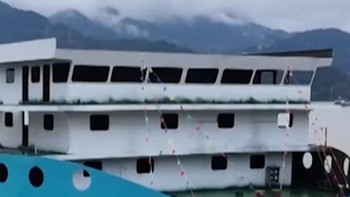 VIDEO: Melihat Kapal Kargo Bertenaga Listrik dari China