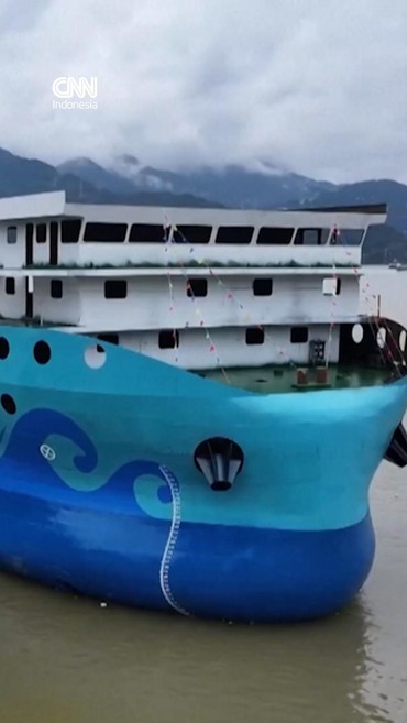 Melihat Kapal Kargo Bertenaga Listrik dari China