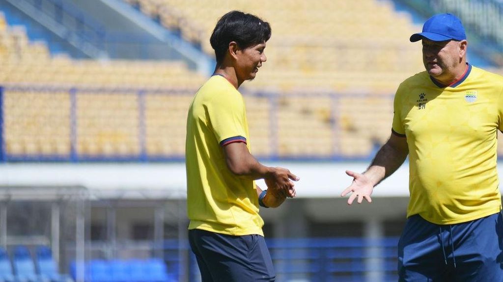 Bojan Menangis Saat Sampaikan Mundur dari Persib