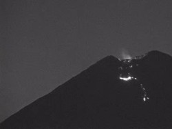 Gunung Semeru Kembali Erupsi, Lava Pijar Meluncur 2,5 Kilometer