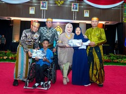 902 Siswa Disabilitas Dapat Bantuan Tabungan Pendidikan dari Gubernur Sulsel 902 Siswa Disabilitas Dapat Bantuan Tabungan Pendidikan dari Gubernur Sulsel