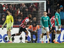 Liverpool Ketinggalan 1-2 dari Brentford di Babak Pertama Liverpool Ketinggalan 1-2 dari Brentford di Babak Pertama