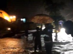 Jalan Poros Barru-Parepare Terendam Banjir, Lalu Lintas Terputus Jalan Poros Barru-Parepare Terendam Banjir, Lalu Lintas Terputus