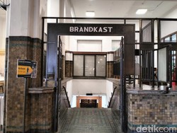Misteri di Dalam Gedung Bank Kota Tua: Rahasia Horoskop-Lift Paling Tua