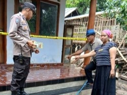 Nenek di Pasuruan Dibacok Orang Tak Dikenal Saat Tidur di Teras Rumah Nenek di Pasuruan Dibacok Orang Tak Dikenal Saat Tidur di Teras Rumah