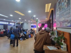Penumpang di St Gambir Ramai Batalkan Perjalanan Imbas KA Purwojaya Anjlok