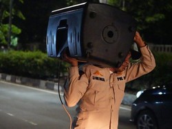 Warga Ngeluh Bising, PKL Pakai Speaker di Danau Sunter Ditertibkan Satpol PP Warga Ngeluh Bising, PKL Pakai Speaker di Danau Sunter Ditertibkan Satpol PP