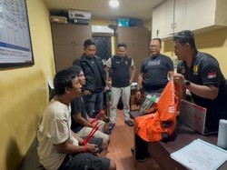 Polisi Tangkap Duo Maling Motor Pura-pura Jadi Kurir di Jakbar Polisi Tangkap Duo Maling Motor Pura-pura Jadi Kurir di Jakbar