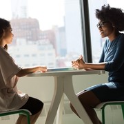 7 Kalimat yang Sering Terdengar Suportif Tapi Sebenarnya Menyakitkan