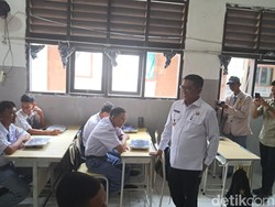 Andra Soni Cek MBG di SMA Tangerang, Pastikan Program Lanjut