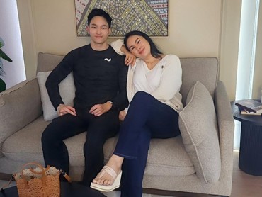 img-title Tak Tinggal Bersama, Intip 7 Potret Kedekatan Azka Corbuzier & Kalina Ocktaranny