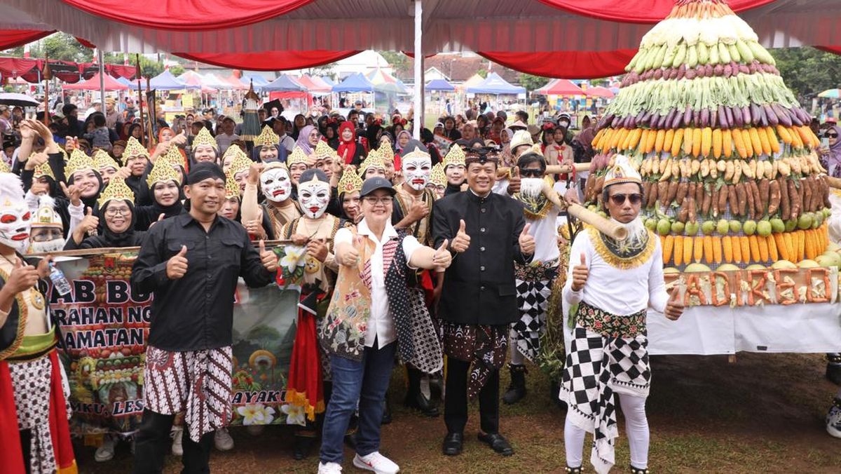 Wali Kota Semarang Puji Kirab Budaya: Pawai Gunungan Tanda Rasa Syukur Wali Kota Semarang Puji Kirab Budaya: Pawai Gunungan Tanda Rasa Syukur