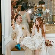 Resmi Menikah, Intip Deretan Gaun Pengantin Carly Rae Jepsen yang Anggun dan Romantis!