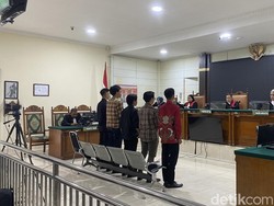 5 Mahasiswa Terdakwa Ricuh May Day Semarang Divonis Penjara 2 Bulan 16 Hari 5 Mahasiswa Terdakwa Ricuh May Day Semarang Divonis Penjara 2 Bulan 16 Hari