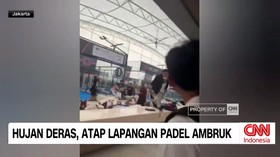 VIDEO: Detik-detik Atap Lapangan Padel Ambruk