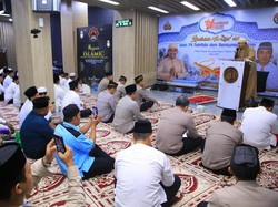 Peringati Hari Jadi Ke-74, Divisi Humas Polri Beri Tali Asih 100 Anak Yatim Peringati Hari Jadi Ke-74, Divisi Humas Polri Beri Tali Asih 100 Anak Yatim