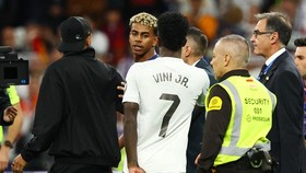 Keributan El Clasico, De Jong Sebut Bintang Madrid 'Lebay'