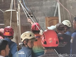 Momen Dramatis Evakuasi Nenek 69 Tahun Tercebur Sumur 15 Meter di Klaten Momen Dramatis Evakuasi Nenek 69 Tahun Tercebur Sumur 15 Meter di Klaten