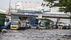 Jalan Raya Kaligawe Semarang Masih Banjir, Ketinggian Air Capai 60 Cm