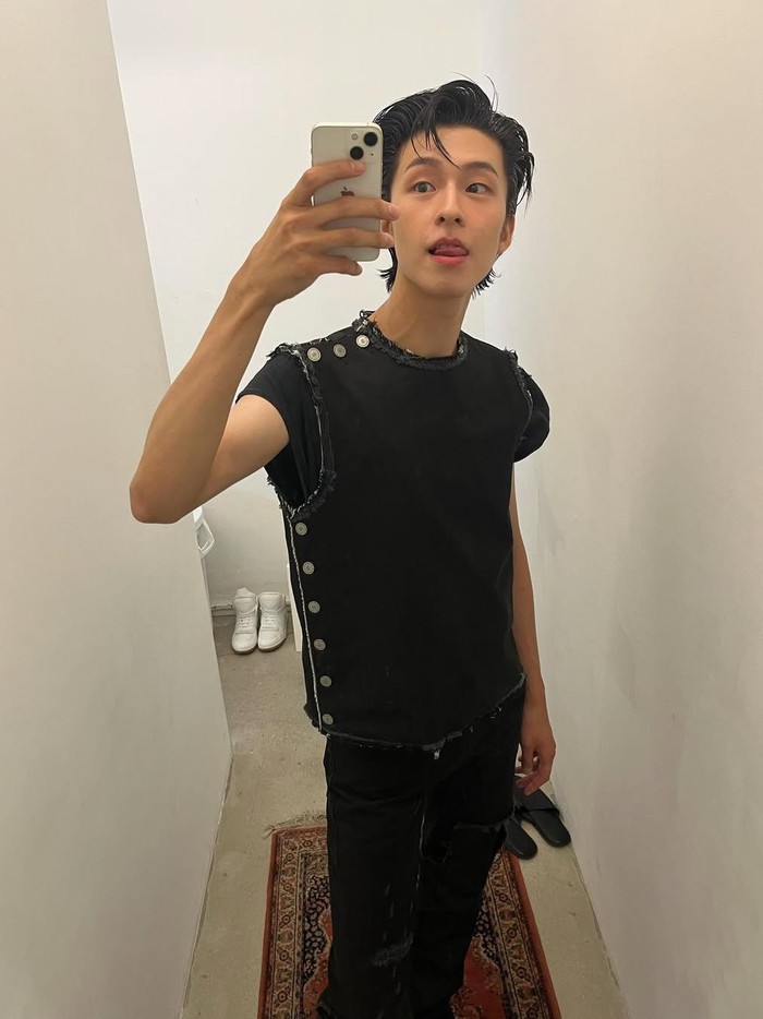 Nama Hong Kyung mulai bersinar usai membintangi sejumlah proyek akting hits seperti D.P, Weak Hero Class, Revenant, dan masih banyak lagi./ Foto: instagram.com/bluecages