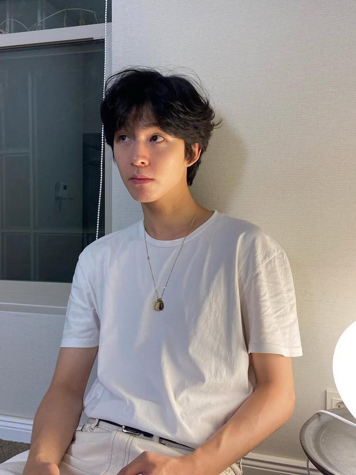 Hong Kyung memulai debutnya sebagai aktor pada tahun 2017 lalu melalui proyek serial drama Queen of Mystery./ Foto: instagram.com/bluecages