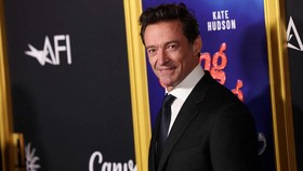Setelah bercerai dengan Deborra-Lee Furness, Hugh Jackman mulai mencari proyek baru bareng Angelina Jolie.