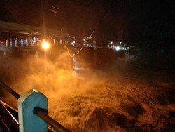 Bendung Katulampa Siaga 3 Usai Puncak Bogor Hujan Deras Bendung Katulampa Siaga 3 Usai Puncak Bogor Hujan Deras