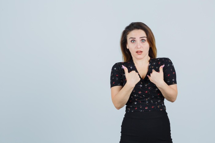 Kalimat “Saya Bisa Melakukan Itu Jika Saya Mau” adalah kalimat klasik yang diucap orang iri. Mereka meremehkan keberhasilanmu dan menyiratkan bahwa itu bukanlah masalah besar, siapa pun bisa mencapainya jika mereka mau.