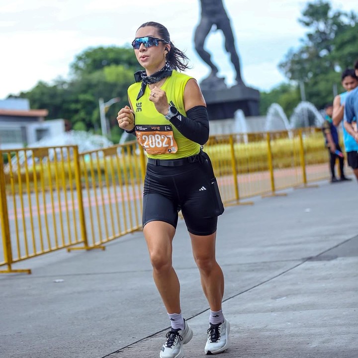 <p>Ia pun menuliskan secara singkat tentang pengalamannya ikut <em>half marathon</em> kali ini. &ldquo;Terorganisir dengan sangat baik, rutenya bersih, zona penyemangat yang menyenangkan, dan yang terpenting komunitas larinya luar biasa!&rdquo; ungkap sang aktris.&nbsp;(Foto: Instagram@jenniferbachdim)</p>