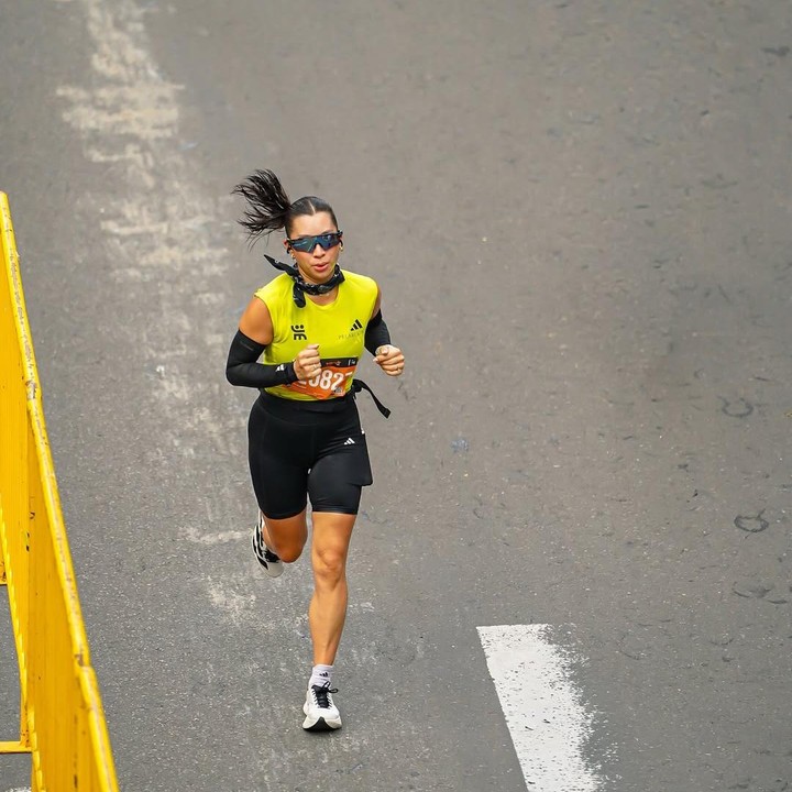 <p>Bahkan, belum lama ini, ia telah menyelesaikan <em>half marathon</em> kedua di Jakarta. Momen itu dibagikan langsung oleh Jennifer lewat beberapa foto yang diunggah di akun Instagram pribadinya. &ldquo;Hatiku senang menyelesaikan HM keduaku dan merasa jauh lebih percaya diri dan kuat dibandingkan yang pertama!&rdquo; tulis Jennifer, dikutip dari laman Instagram <em>@jenniferbachdim.&nbsp;</em>(Foto: Instagram@jenniferbachdim)</p>