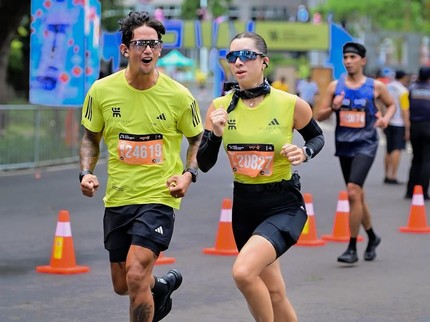 Momen Jennifer Bachdim Sukses Ikutan Half Marathon, Sang Suami Jadi Personal Pacer